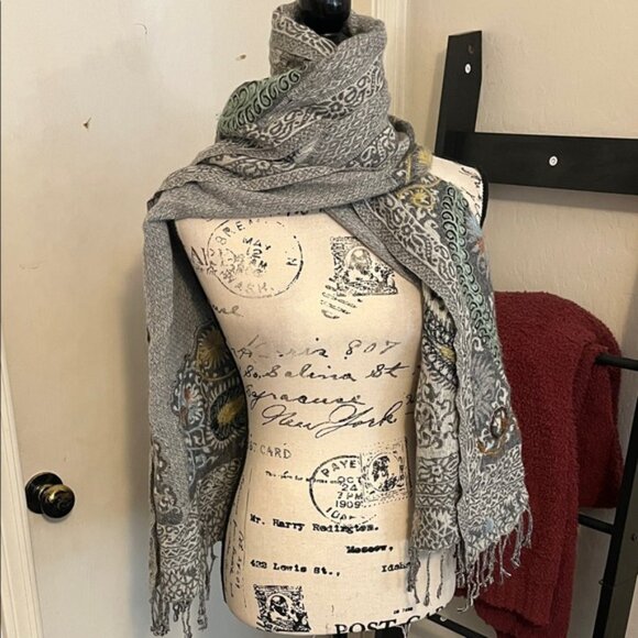 Peruvian Connection Gray Paisley Patterned Wool Blend Fringe Shawl Wrap Scarf - Picture 8 of 10